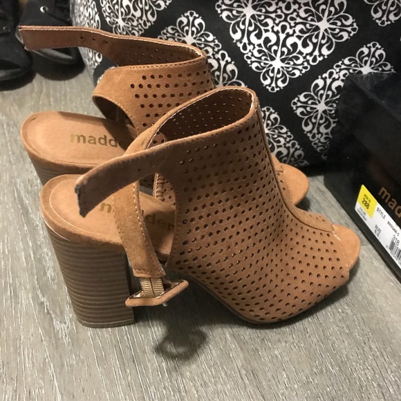 Peep Toe Sandals - Picture 2 of 5